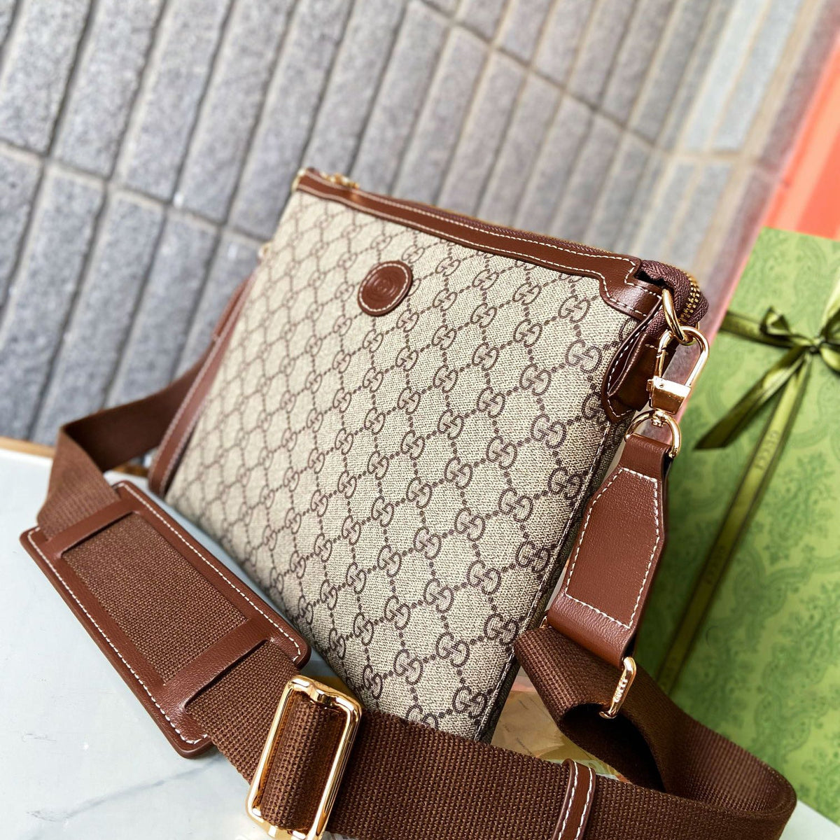 New Fashion Black V Logo Men's bagsXC052023110607