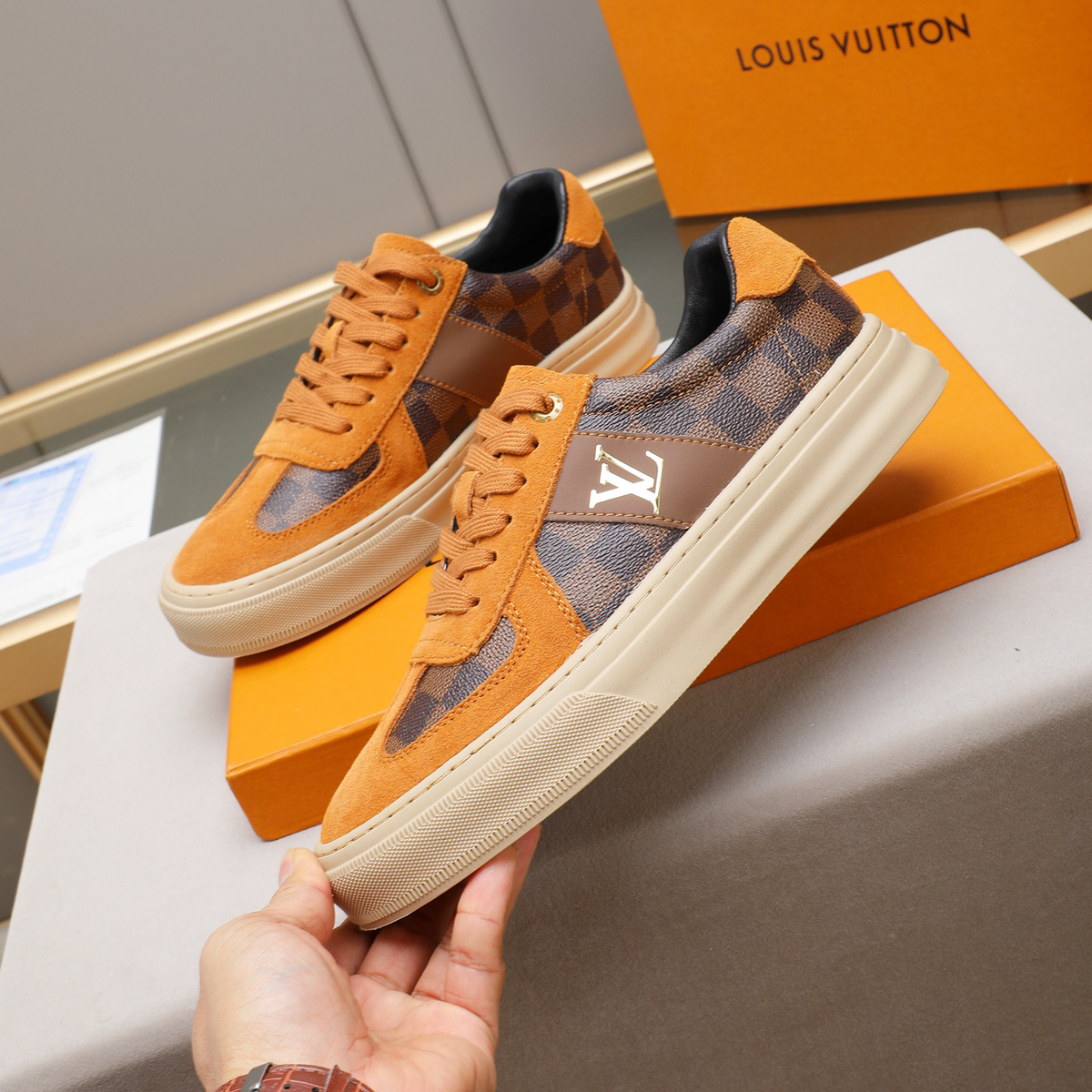 New Leather Fashion V Logo Men's sneakersXC052025110608